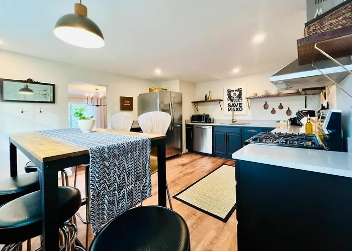 Off Street Parking Mins From Dtwn And Stadiums Apartment Pittsburgh