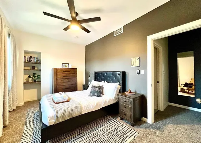 Off Street Parking Mins From Dtwn And Stadiums *