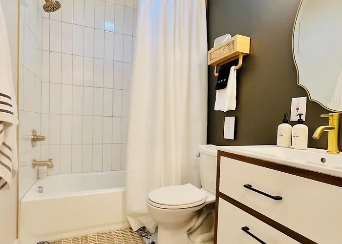 Apartment Off Street Parking Mins From Dtwn And Stadiums Pittsburgh