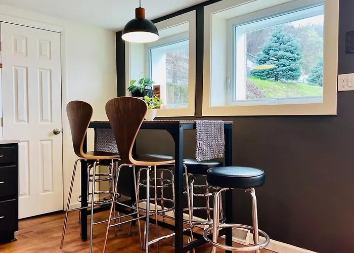 Off Street Parking Mins From Dtwn And Stadiums Apartment Pittsburgh