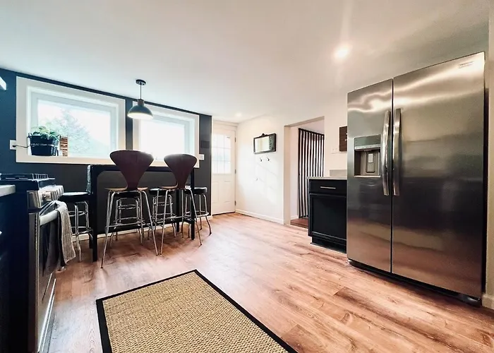 Apartment Off Street Parking Mins From Dtwn And Stadiums
