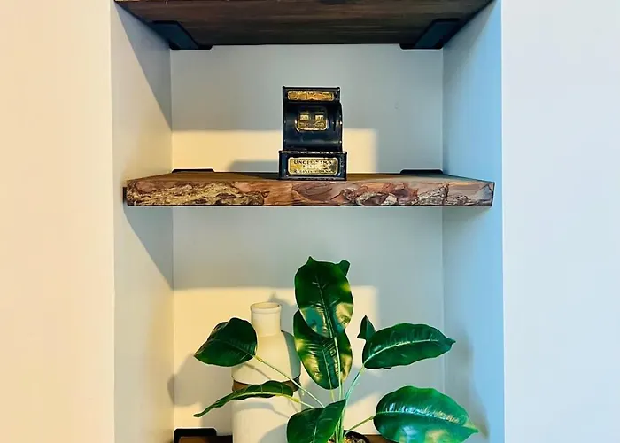Apartment Off Street Parking Mins From Dtwn And Stadiums *