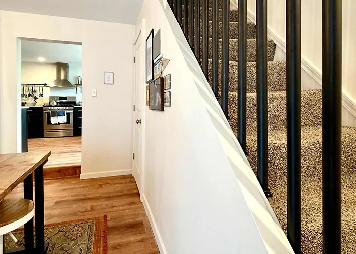 Apartment Off Street Parking Mins From Dtwn And Stadiums Pittsburgh