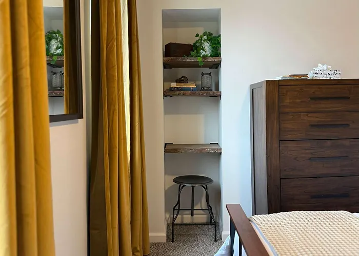 Apartment Off Street Parking Mins From Dtwn And Stadiums *