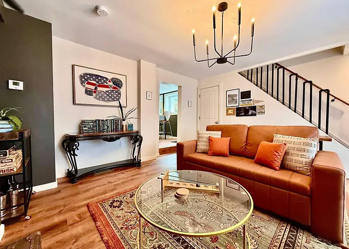 Off Street Parking Mins From Dtwn And Stadiums Apartment Pittsburgh